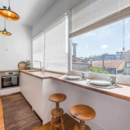 Classic Bonjardim Apartment *